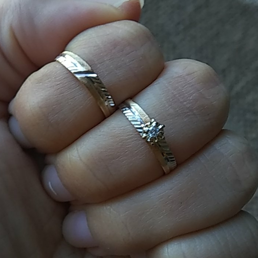 10k gold wedding bands with Gem - Picture 4 of 5